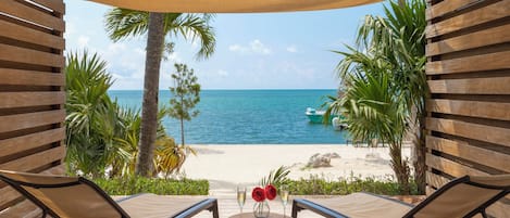 Alligator Reef Oceanfront Room King Lanai with Queen Sofabed | View from room