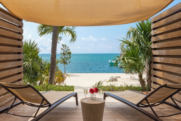 Alligator Reef Oceanfront Room King Lanai with Queen Sofabed | Vue de la chambre