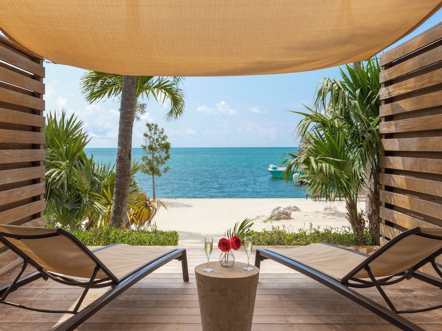 Alligator Reef Oceanfront Room King Lanai with Queen Sofabed | Vue de la chambre