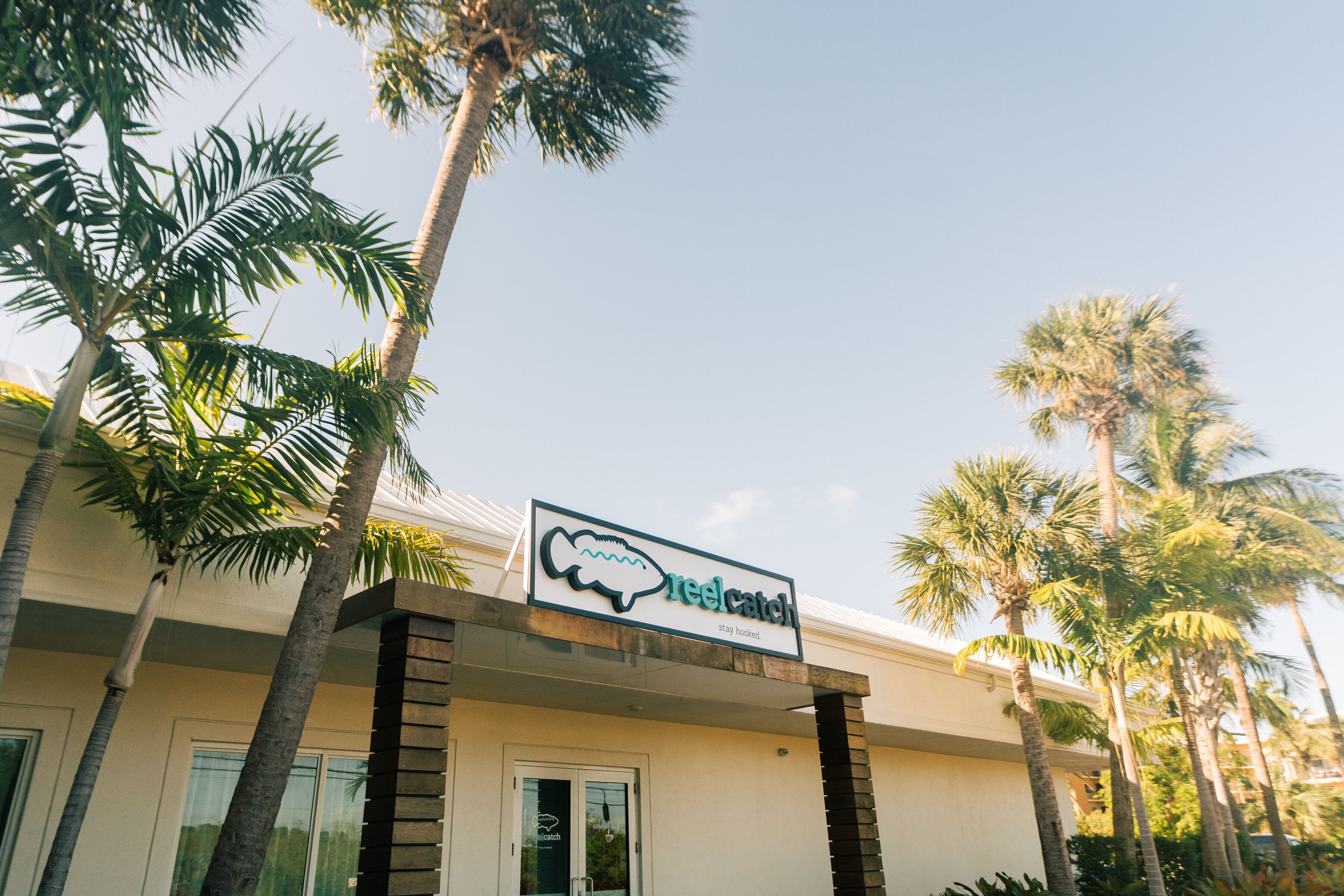 2 restaurants, breakfast, lunch, dinner served; american cuisine