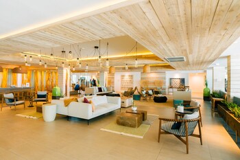 Hotel entrance and lobby at Amara Cay Resort