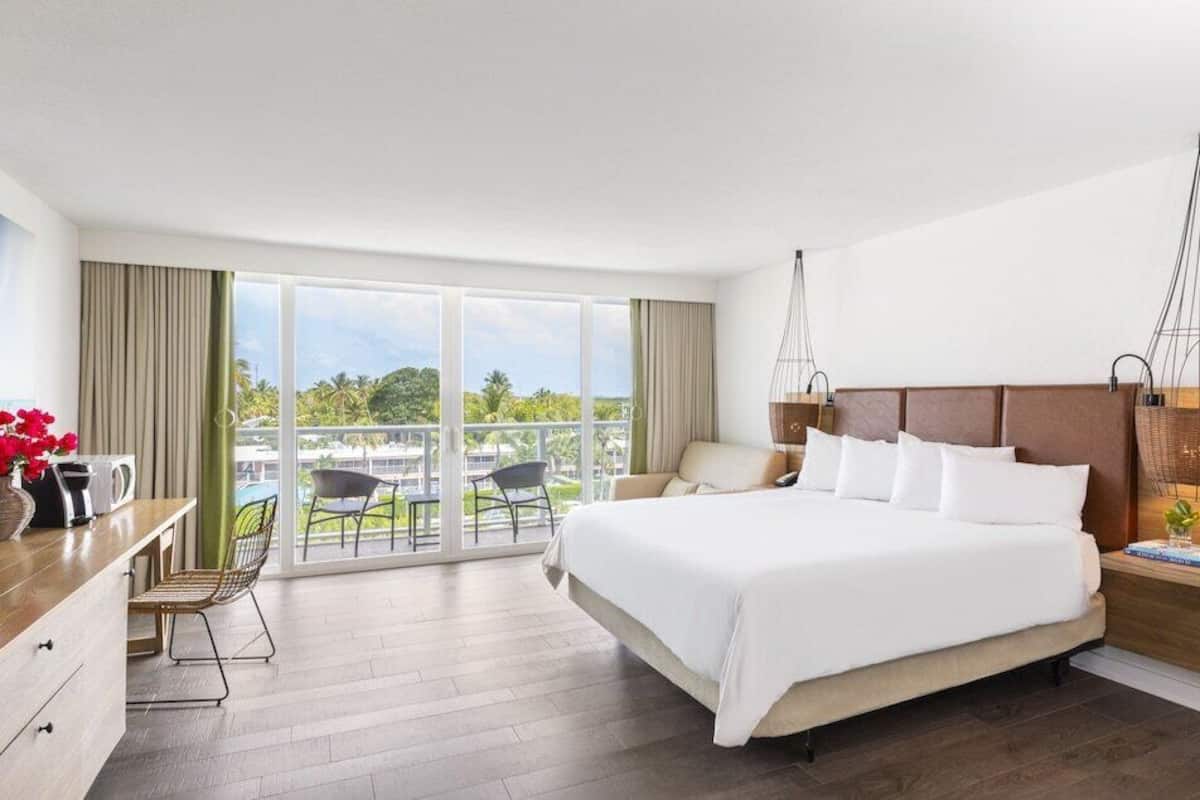 Egyptian cotton sheets, premium bedding, down comforters, pillowtop beds