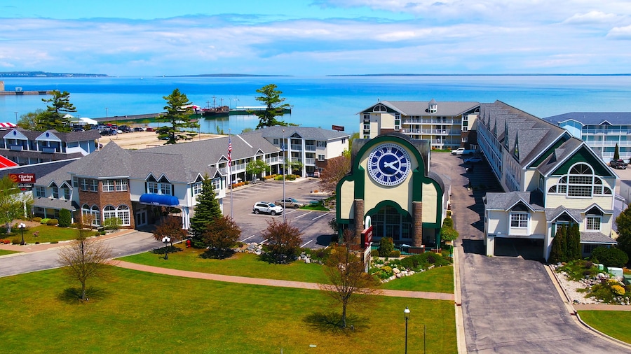 Clarion Hotel Mackinaw City Beachfront
