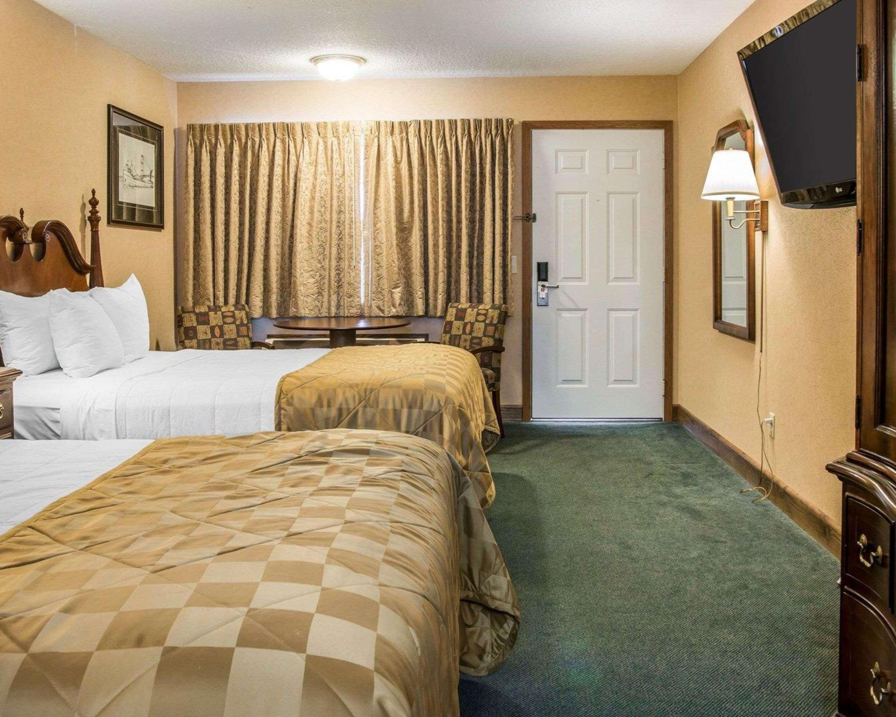 Hypo-allergenic bedding available, desk, soundproofing