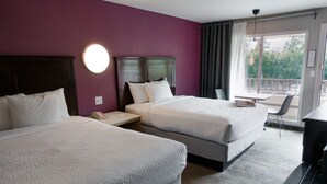 Deluxe Double Room, 2 Queen Beds, Pool View - Vagabond Motor Hotel (Palm Springs)