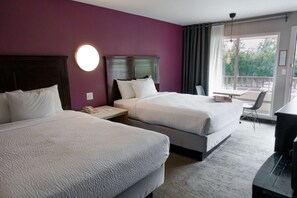 Deluxe Double Room, 2 Queen Beds, Pool View - Vagabond Motor Hotel (Palm Springs)