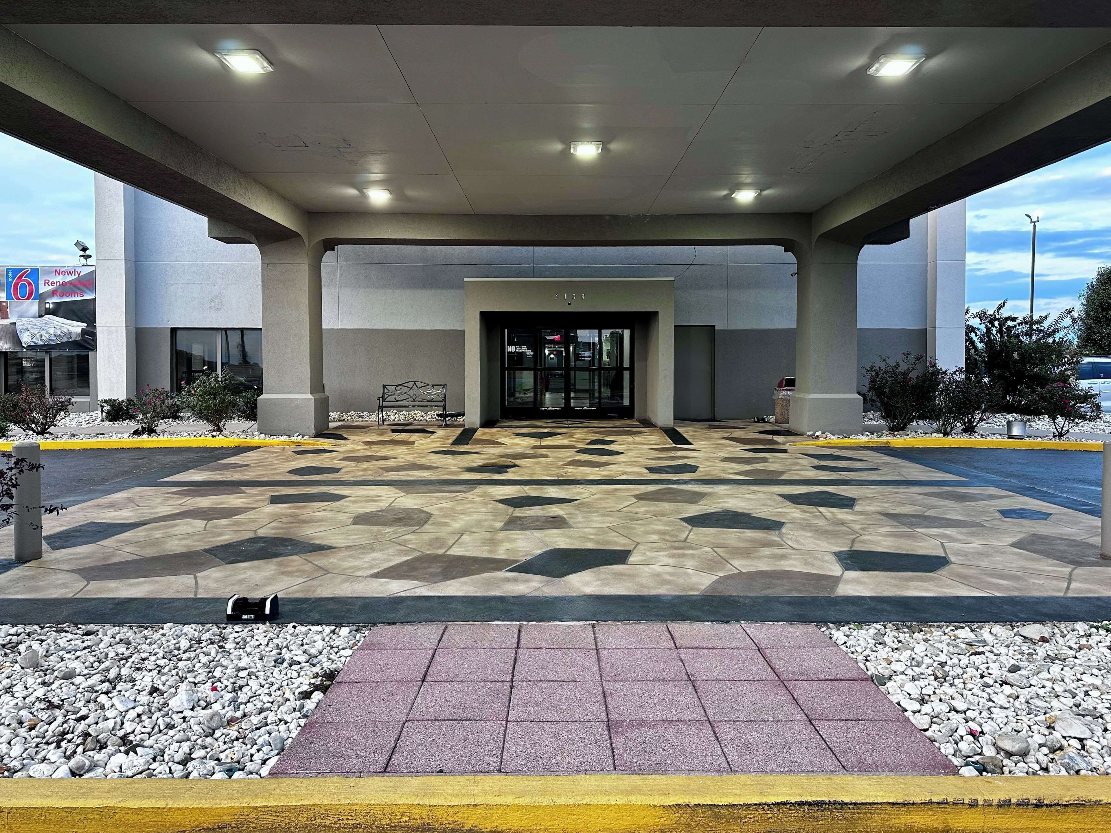 المنشأة من الخارج