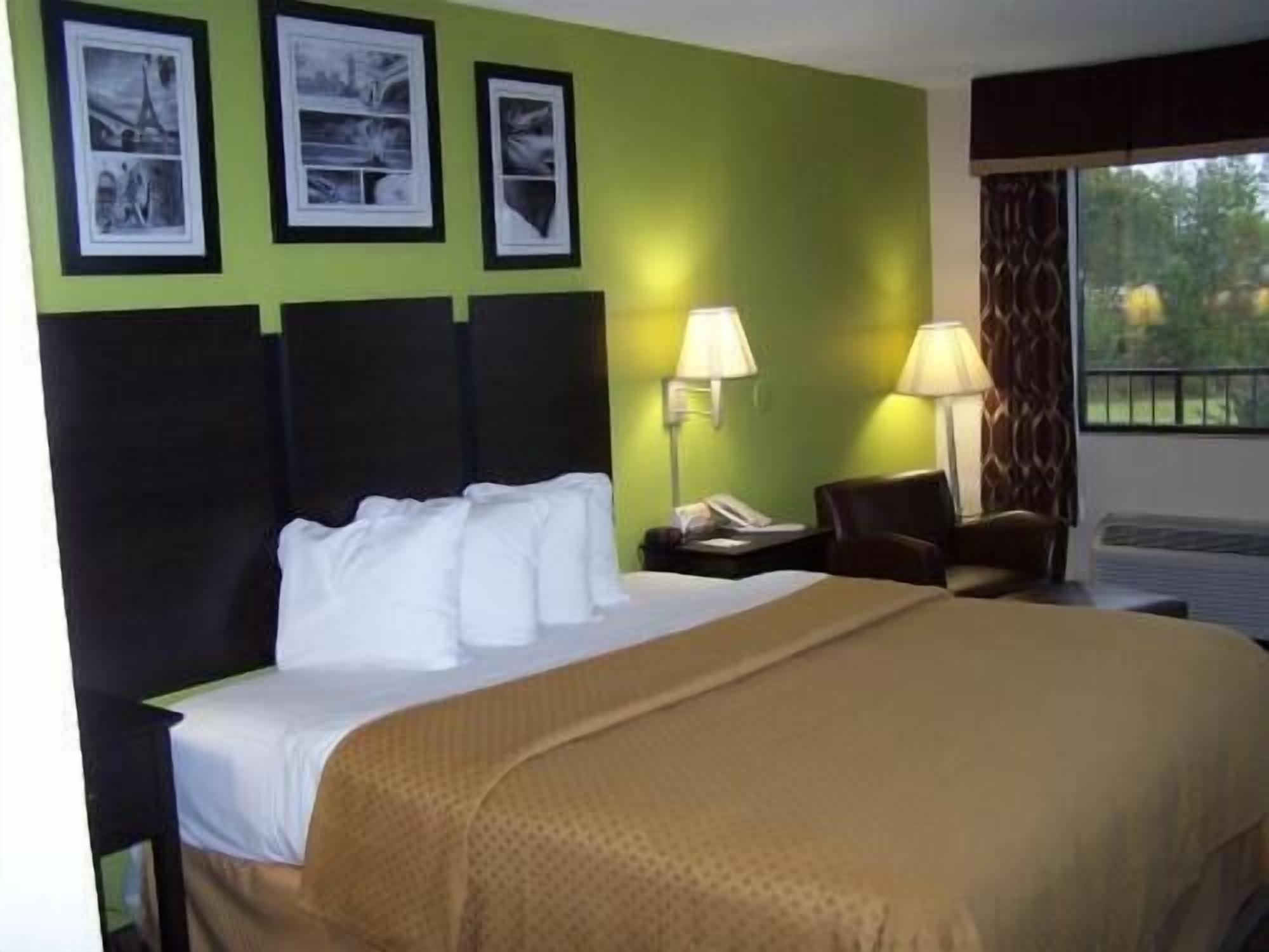 ستائر تعتيم ومكواة/لوح كي وأسرّة قابلة للطي وواي فاي مجانًا