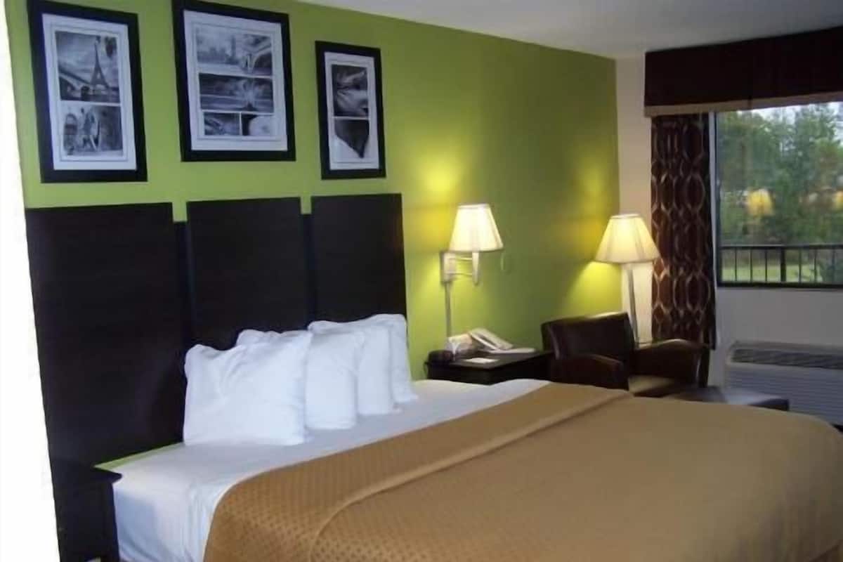 Blackout drapes, iron/ironing board, rollaway beds, free WiFi