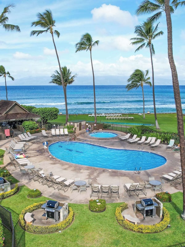 2 outdoor pools