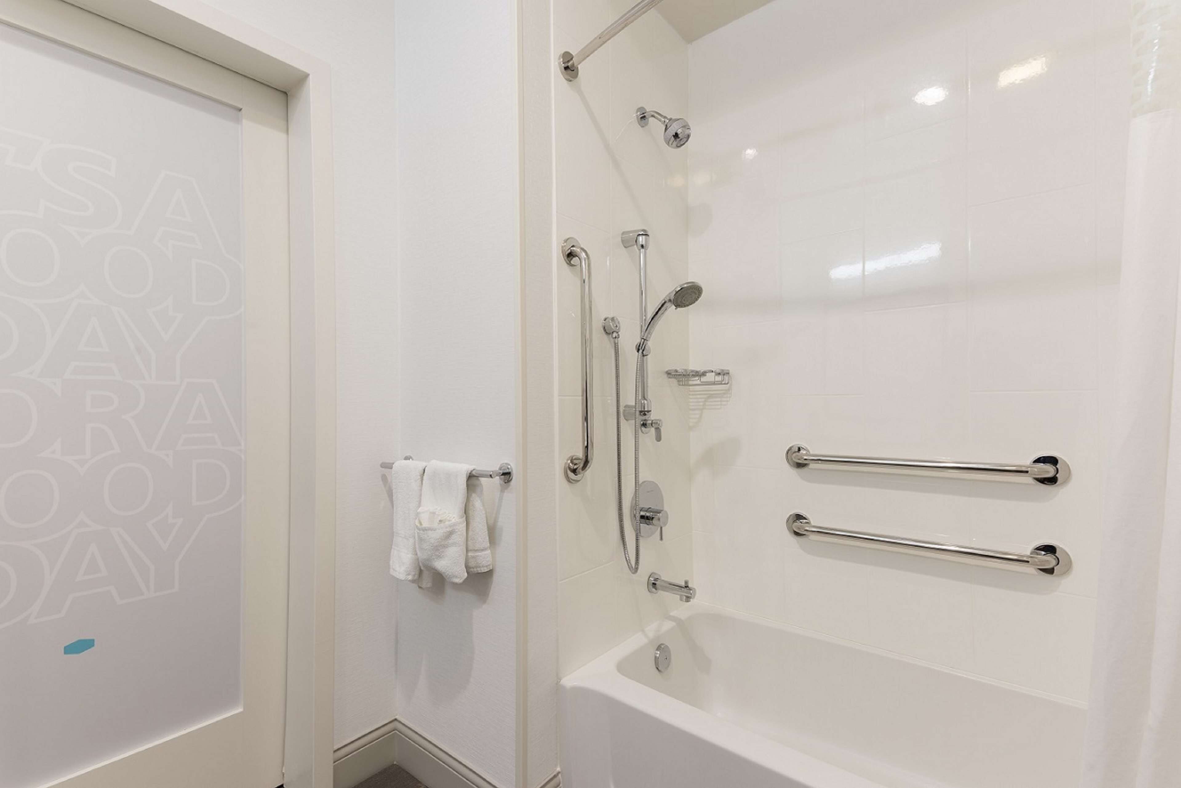 room, 1 king bed, accessible, bathtub | bathroom | free toiletries, hair dryer, towels