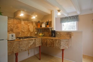 Basic Room (Volcano Hale) Shared bathroom | Shared kitchen