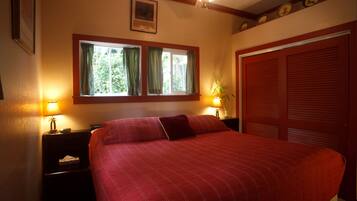 Basic Room (Volcano Hale) Shared bathroom | Premium bedding, individually decorated, individually furnished