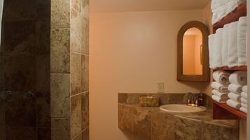 Habitación básica | Baño compartido