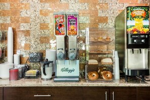 Desayuno para llevar gratuito y diario
