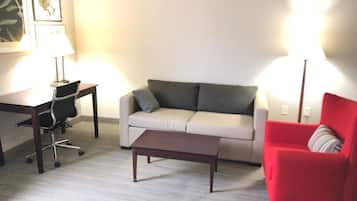 Suite, 1 Schlafzimmer, Nichtraucher, Whirlpool | Daunenbettdecken, Schreibtisch, Bügeleisen/Bügelbrett, kostenloses WLAN