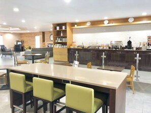 Petit déjeuner à emporter compris tous les jours