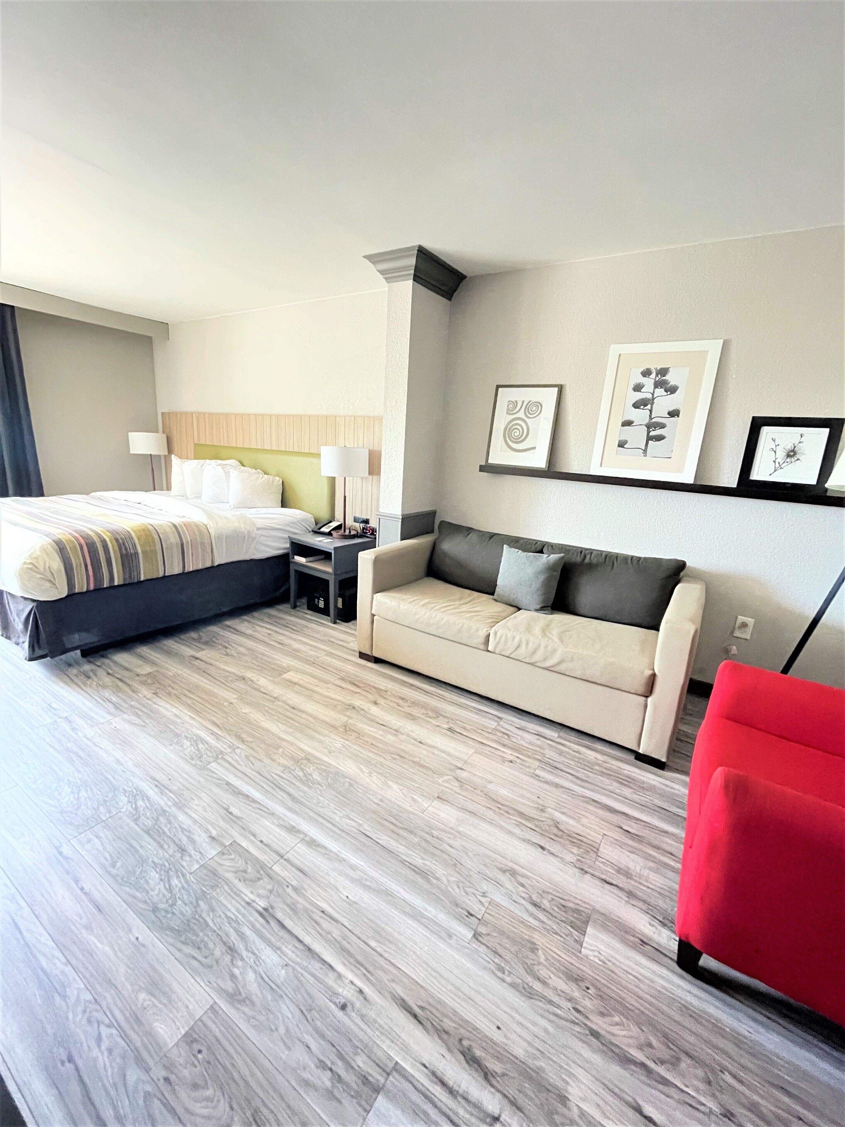 Suite estudio, 1 cama King size, para no fumadores | Edredón, escritorio, tabla de planchar con plancha y wifi gratis 