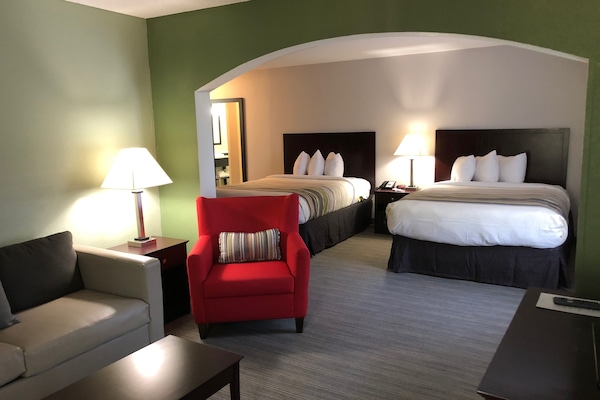 Suite, 1 Bedroom, Non Smoking, Jetted Tub | Down comforters, desk, iron/ironing board, free WiFi