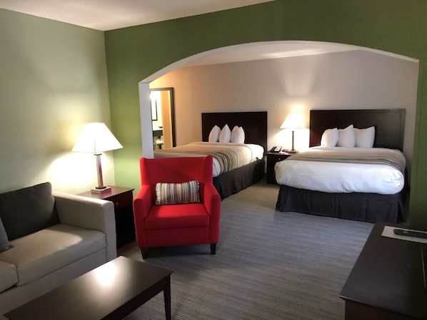 Suite, 1 chambre, non-fumeurs, baignoire à jets | Couette en duvet d'oie, bureau, fer et planche à repasser, Wi-Fi gratuit