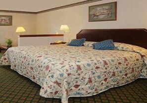 Standard Room, 1 King Bed, Smoking | Free WiFi