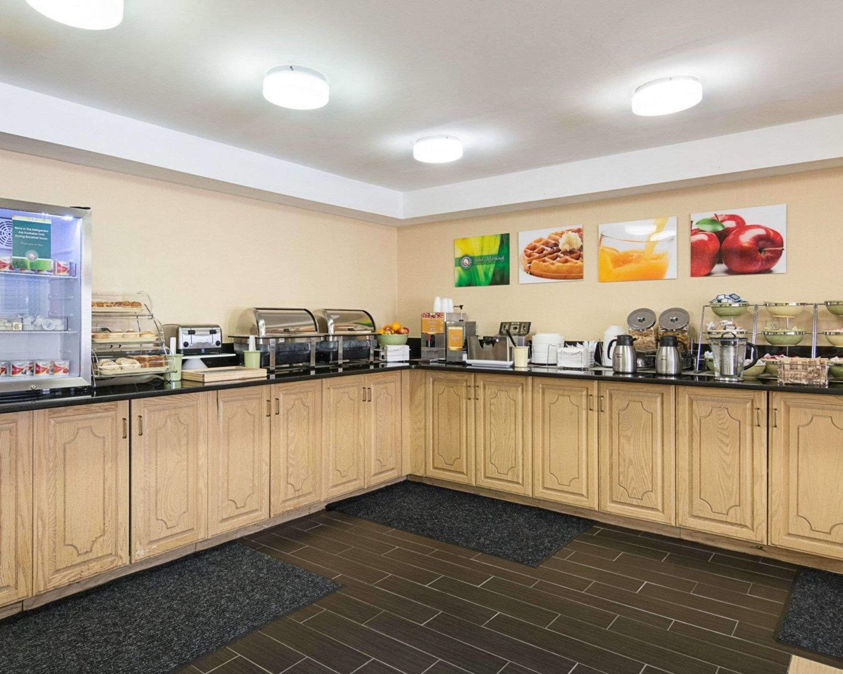 free daily full breakfast