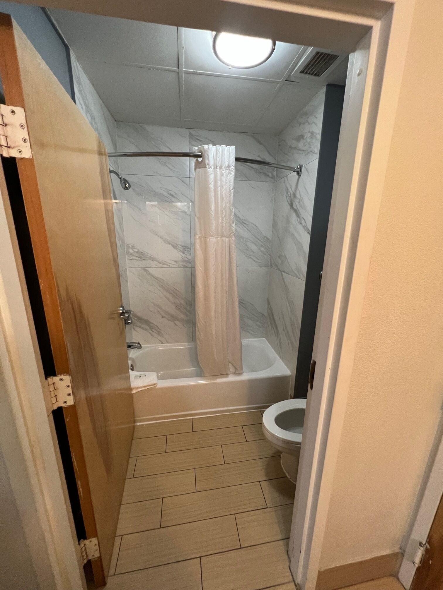 combined shower/bathtub, free toiletries, hair dryer, towels