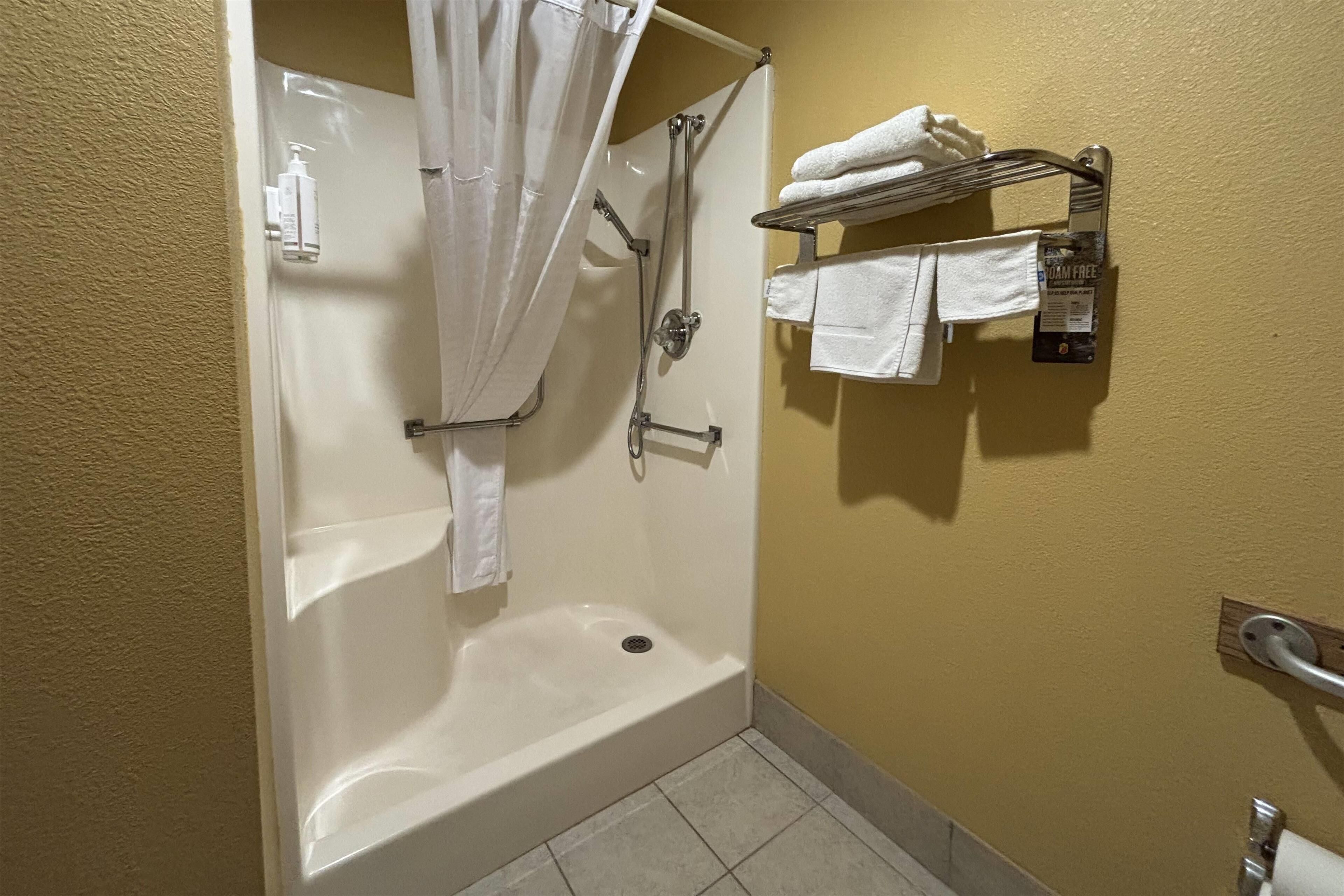 room, 1 king bed, accessible | bathroom | combined shower/bathtub, deep-soaking bathtub, hair dryer, towels