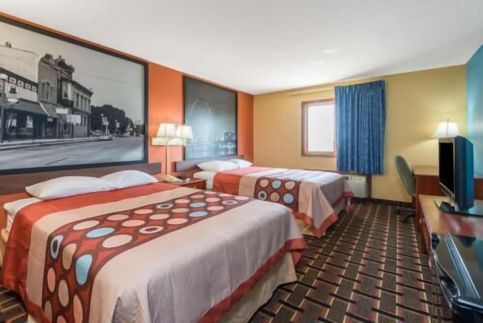 Desk, laptop workspace, iron/ironing board, free WiFi