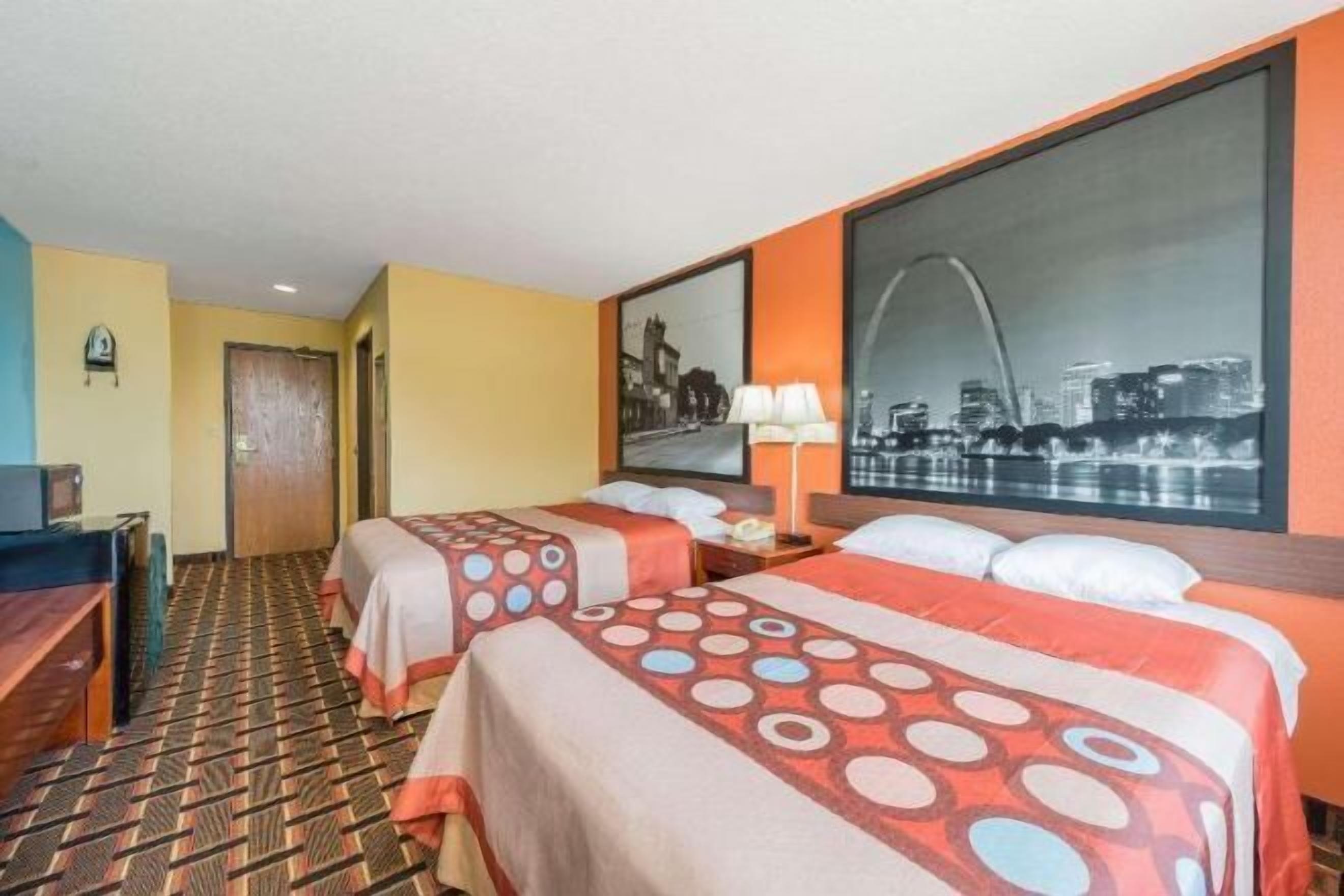 Schreibtisch, laptopgeeigneter Arbeitsplatz, Bügeleisen/Bügelbrett