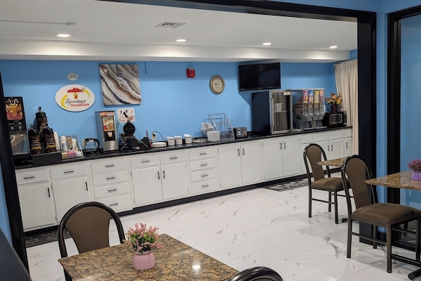 Tägliches inbegriffenes kontinentales Frühstück