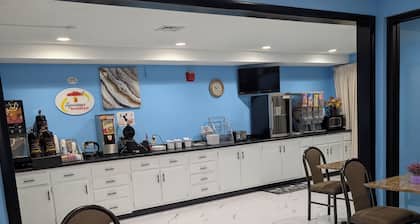Super 8 by Wyndham Staunton