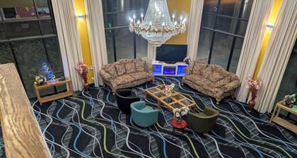 Super 8 by Wyndham Staunton