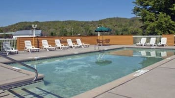 Sæsonbestemt udendørs pool