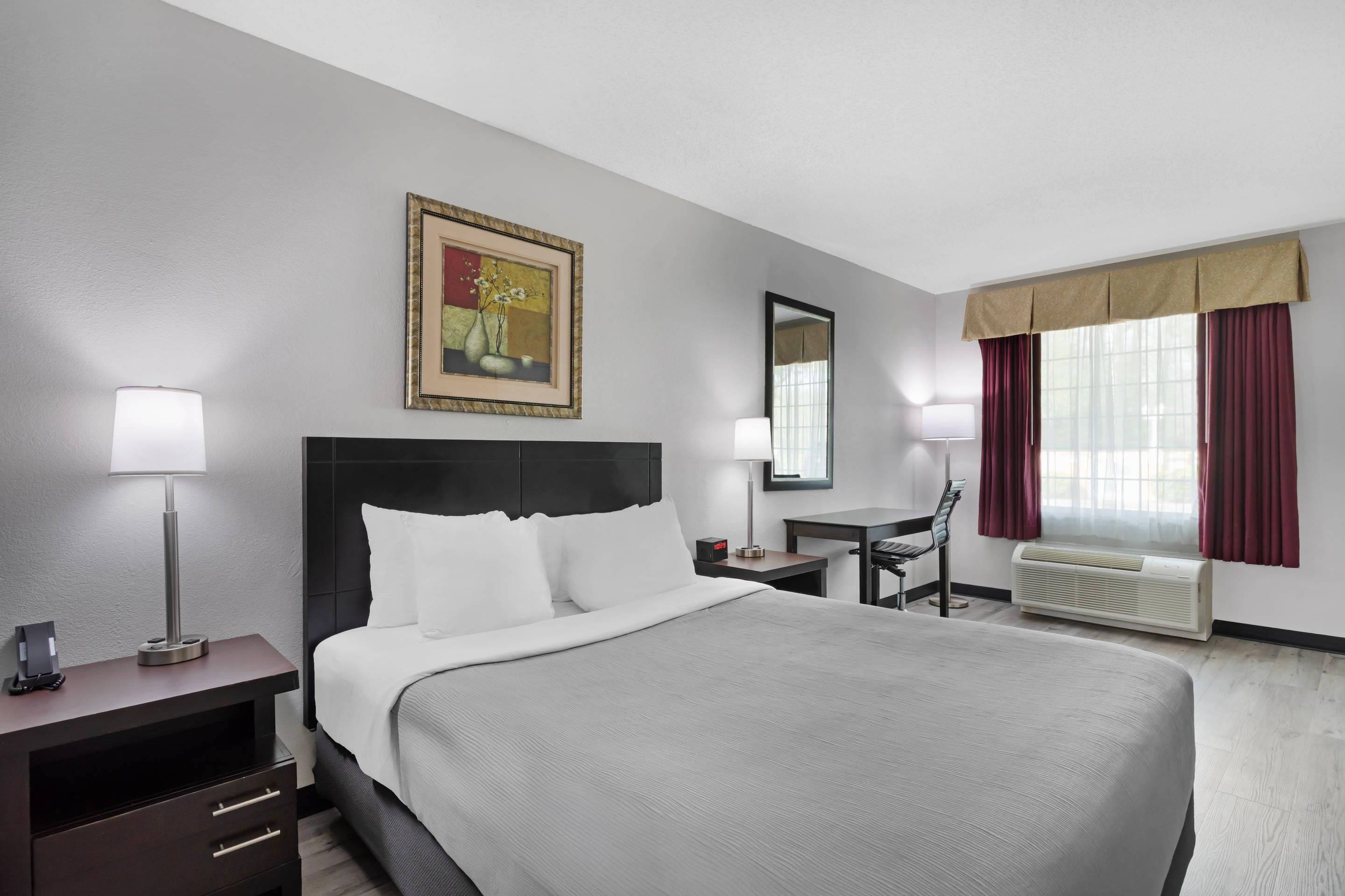 Escritorio, tabla de planchar con plancha, camas extra y wifi gratis 