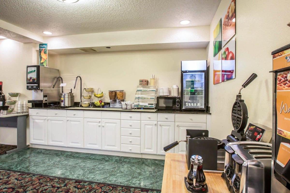 free buffet breakfast