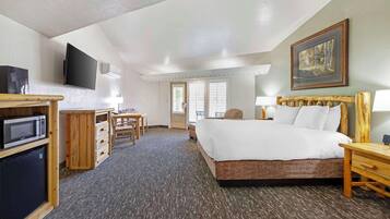 Bureau, rideaux occultants, fer et planche à repasser, Wi-Fi