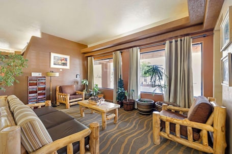 Lobby. Best Western East Zion Thunderbird Lodge