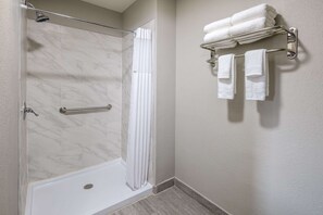 Combined shower/bathtub, hair dryer, towels - Days Inn by Wyndham Jackson (Jackson)