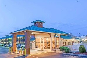 Exterior - Days Inn by Wyndham Jackson (Jackson)