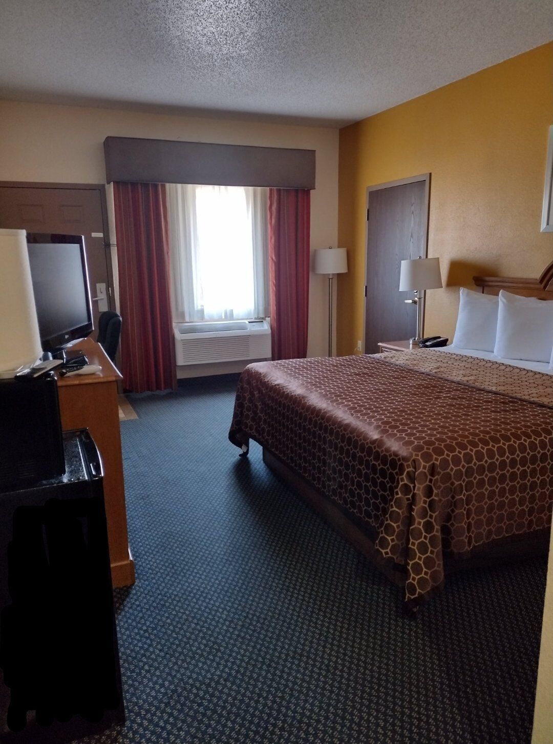 Desk, free WiFi, bed sheets, alarm clocks