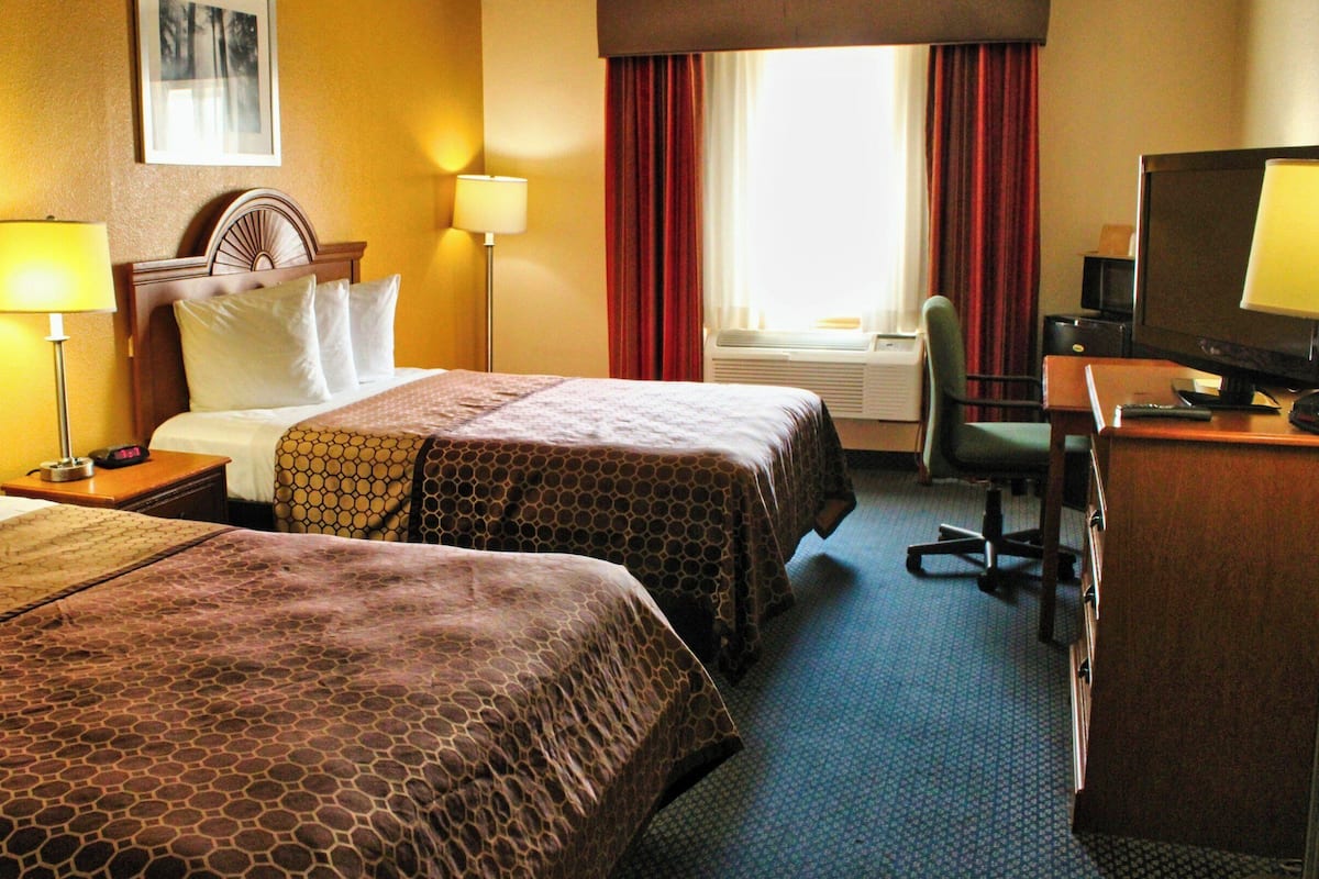 ห้องพัก, เตียงควีนไซส์ 2 เตียง, ปลอดบุหรี่, ตู้เย็นและไมโครเวฟ | โต๊ะทำงาน, Wi-Fi ฟรี, ผ้าปูที่นอน, นาฬิกาปลุก