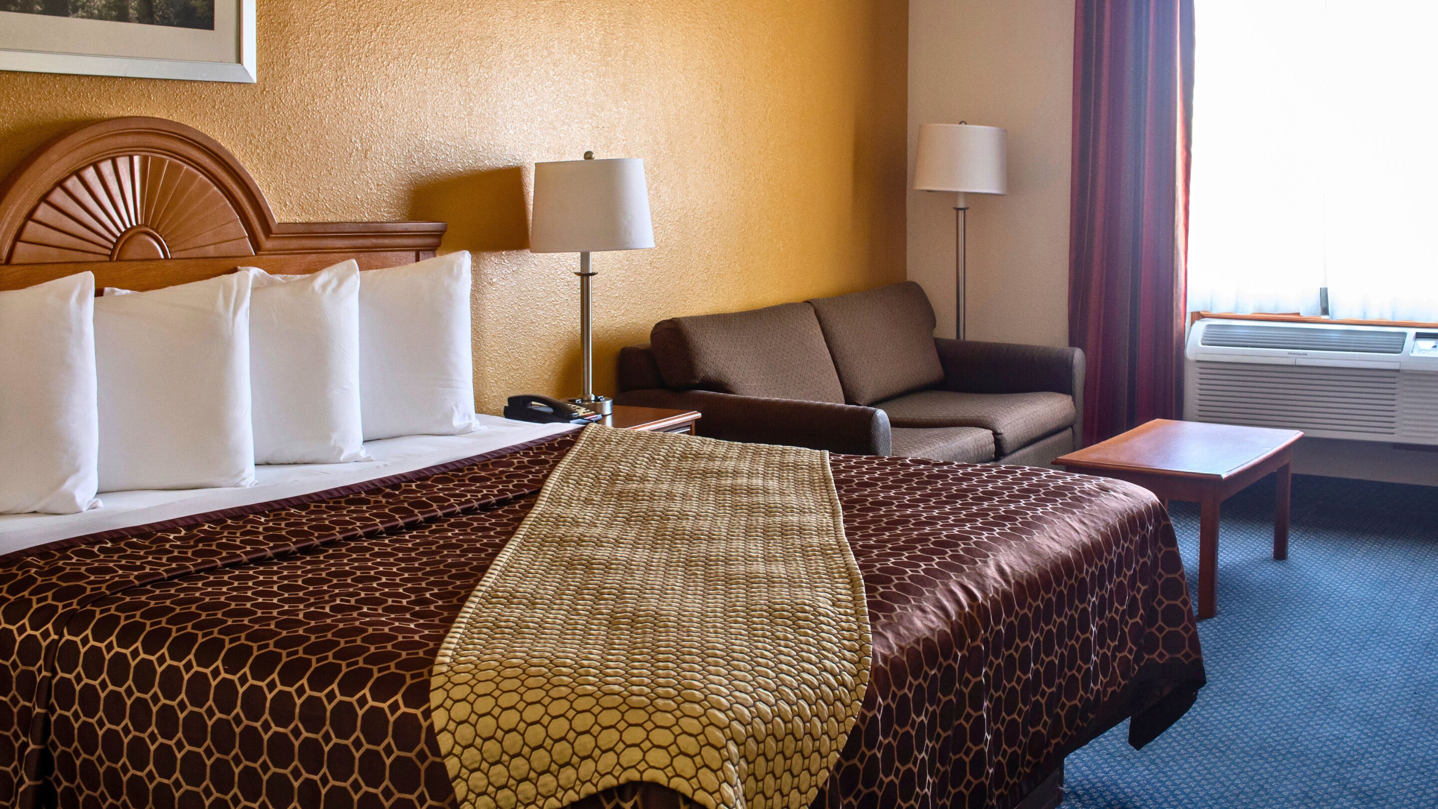 Room, 1 King Bed, Non Smoking, Refrigerator & Microwave | Desk, free WiFi, bed sheets, alarm clocks