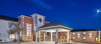 Howard Johnson Hotel & Suites by Wyndham Oacoma