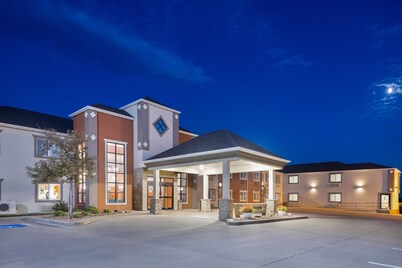 Howard Johnson Hotel & Suites by Wyndham Oacoma