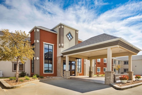 Howard Johnson Hotel & Suites by Wyndham Oacoma