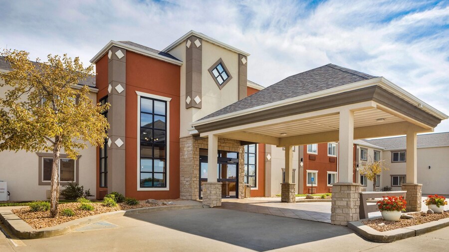 Howard Johnson Hotel & Suites by Wyndham Oacoma
