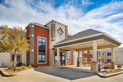Howard Johnson Hotel & Suites by Wyndham Oacoma