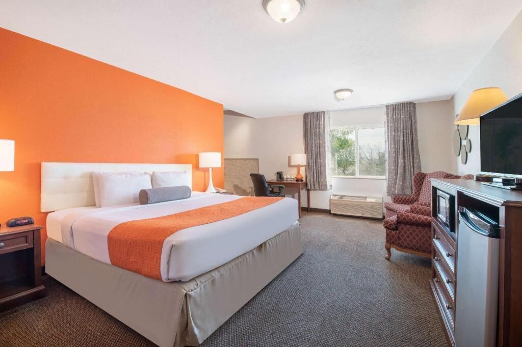 Desk, iron/ironing board, free cribs/infant beds, free WiFi