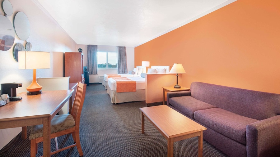 Howard Johnson Hotel & Suites by Wyndham Oacoma